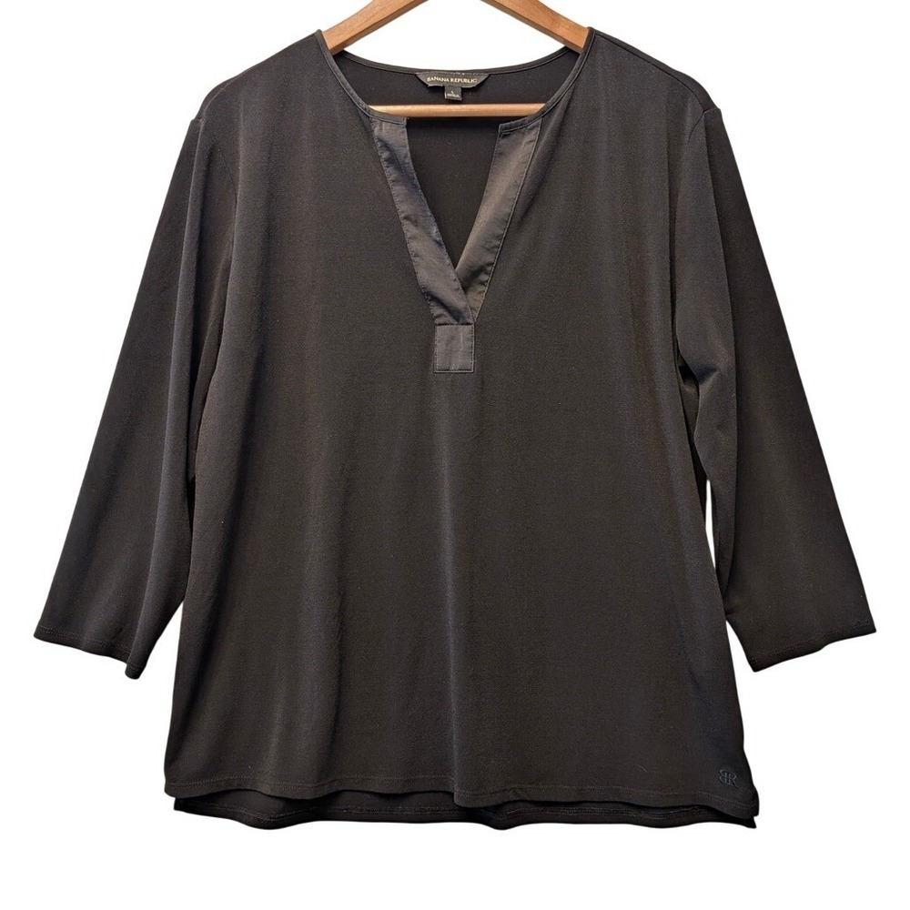 Banana Republic Black Split V-Neck Satin Trim Crepe Top Large Womens Top - Picture 2 of 10